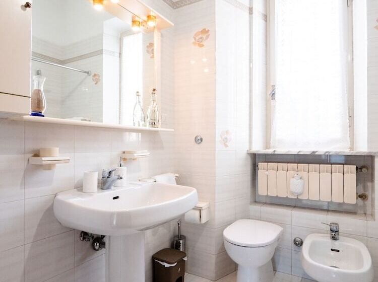 Трехместный Номер Стандарт Совместная Ванная, Casa Mafalda   Rooms, Friends And More Affittacamere   Guest House