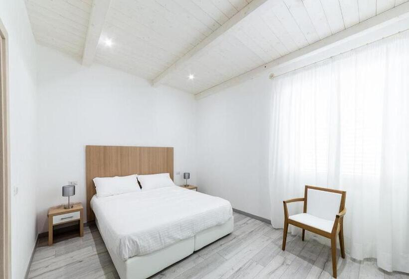 اتاق استاندارد, La Promenade Rooms & Suites
