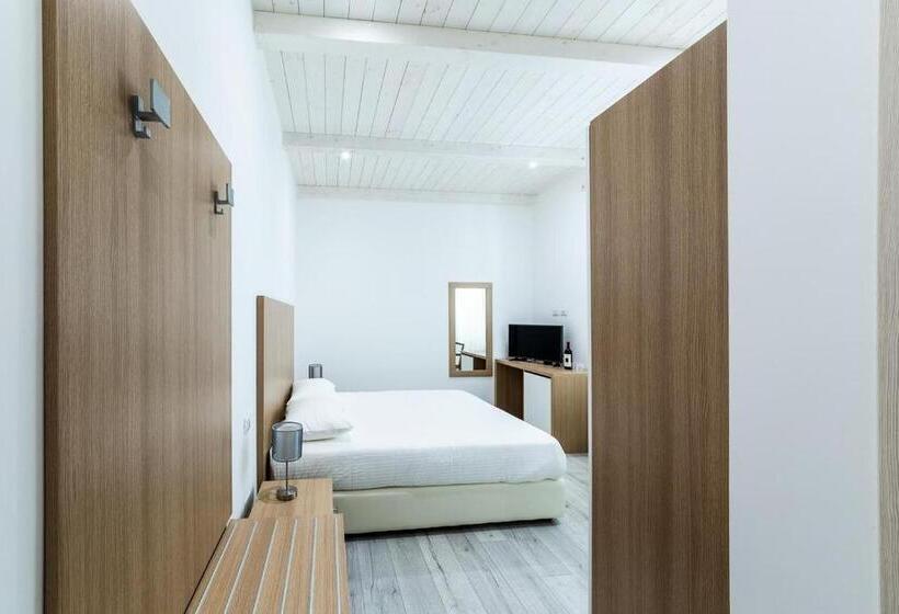 اتاق استاندارد, La Promenade Rooms & Suites