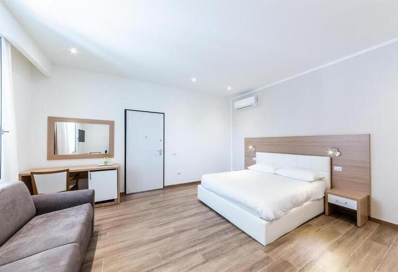اتاق لوکس چهار تخته, La Promenade Rooms & Suites