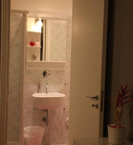 اتاق اکونومی, Bed And Breakfast Charming House