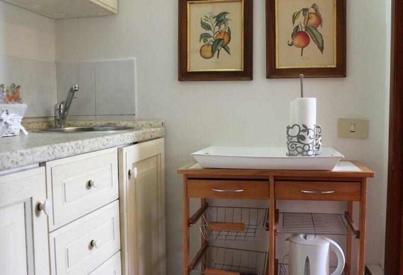 Classic room with balcony, Guest House Edera