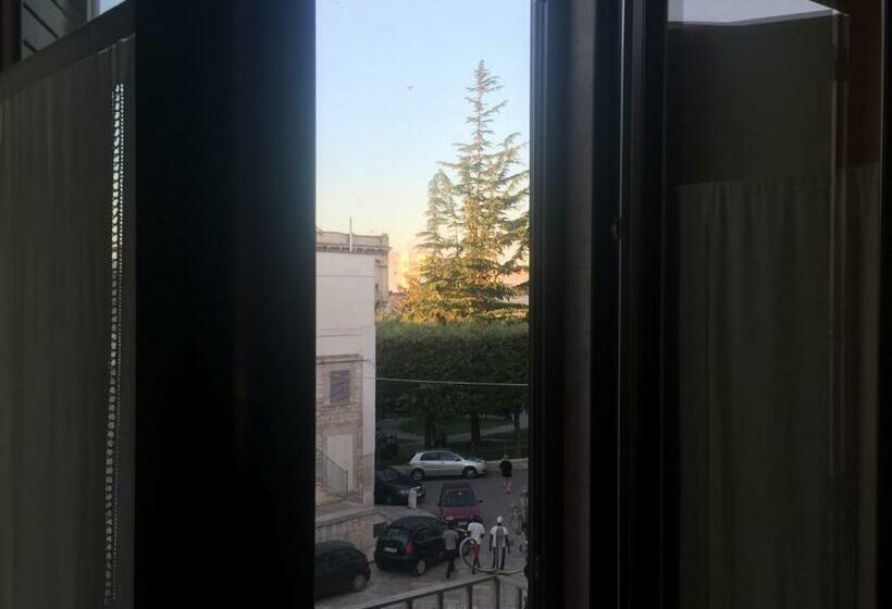 اتاق لوکس با بالکن, Arté Andria