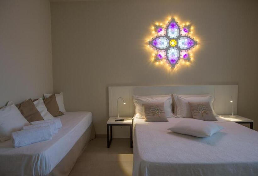 Четырехместный Номер Стандарт с Балконом, Luci Del Salento Guest House