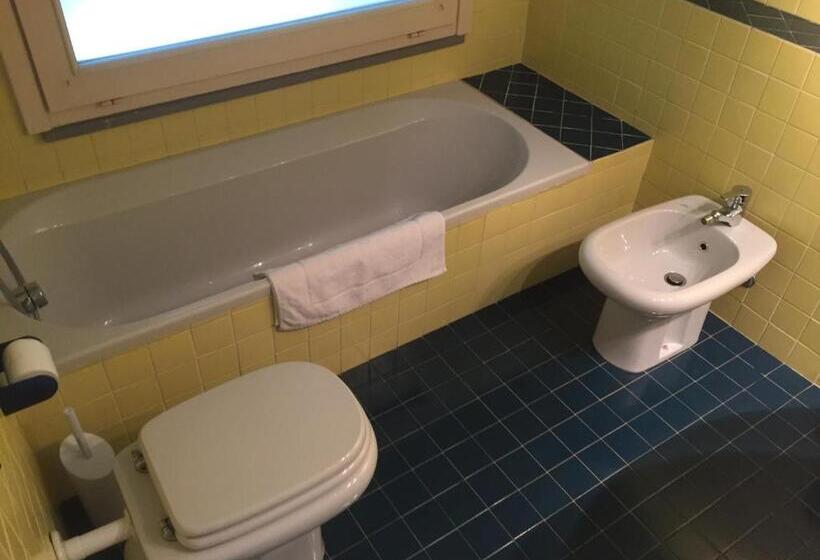 스탠다드 룸 킹사이즈 침대, B&b Treviglio