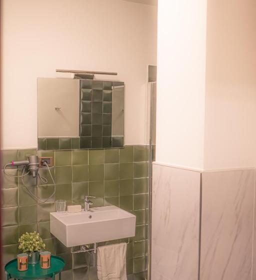 اتاق لوکس با بالکن, Il Verdi Home