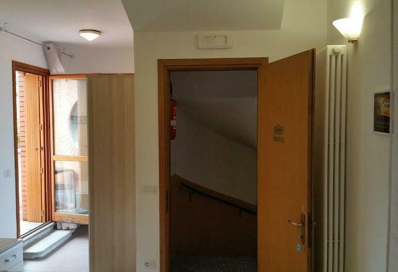 Номер Deluxe с Балконом, Ostello Casa Emmaus