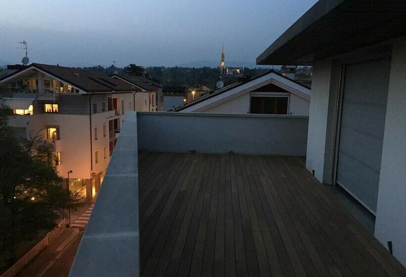 침실 3개 아파트, Skyloft Rooms