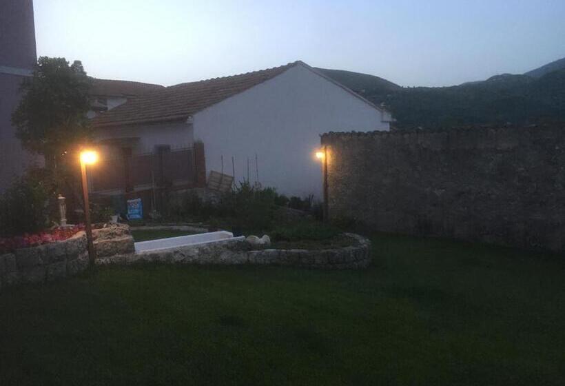 اتاق استاندارد سه تخته با بالکن, Villa Alemi