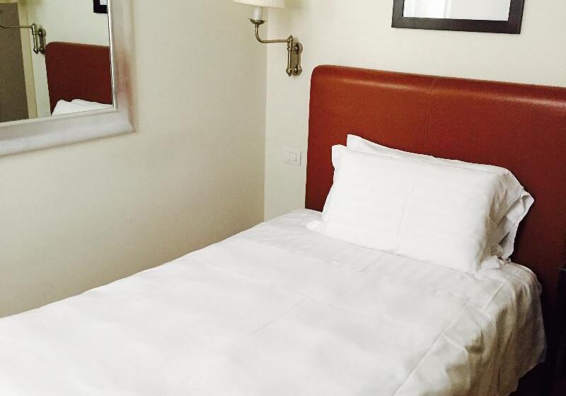اتاق استاندارد یک نفره, Albergo Santa Chiara