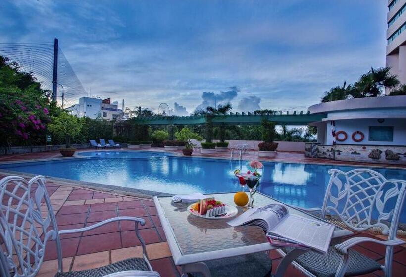 اتاق لوکس با چشم‌انداز دریا, Halong Plaza