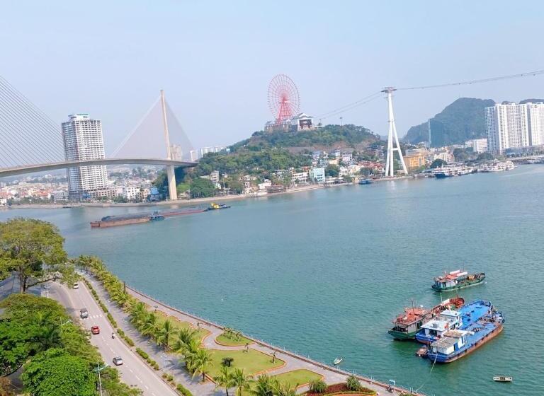 اتاق استاندارد با تخت بزرگ, Halong Plaza