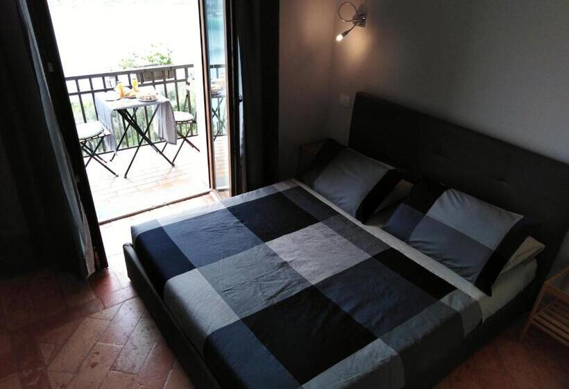 اتاق استاندارد با چشم‌انداز دریاچه, B&b La Forcella
