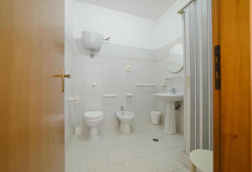 اتاق استاندارد سه نفره, Albergo Marla