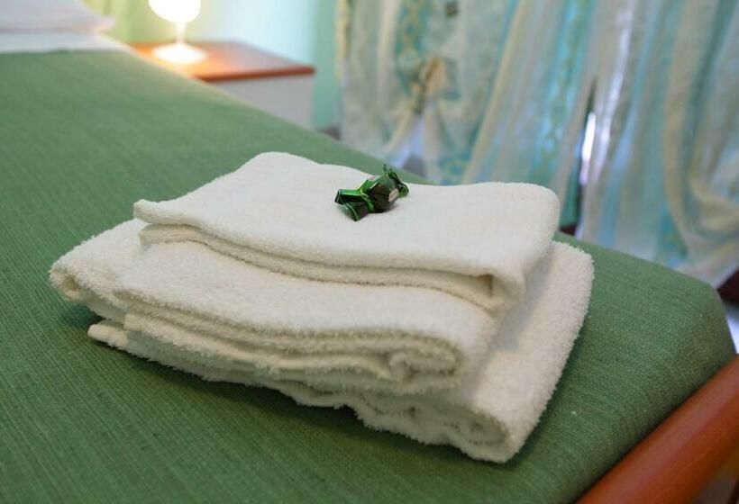 اتاق استاندارد با سرویس بهداشتی مشترک, B&b Attico