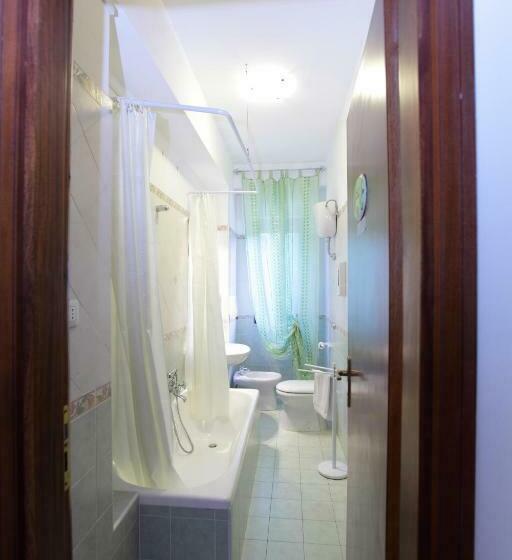 اتاق استاندارد با سرویس بهداشتی مشترک, B&b Attico