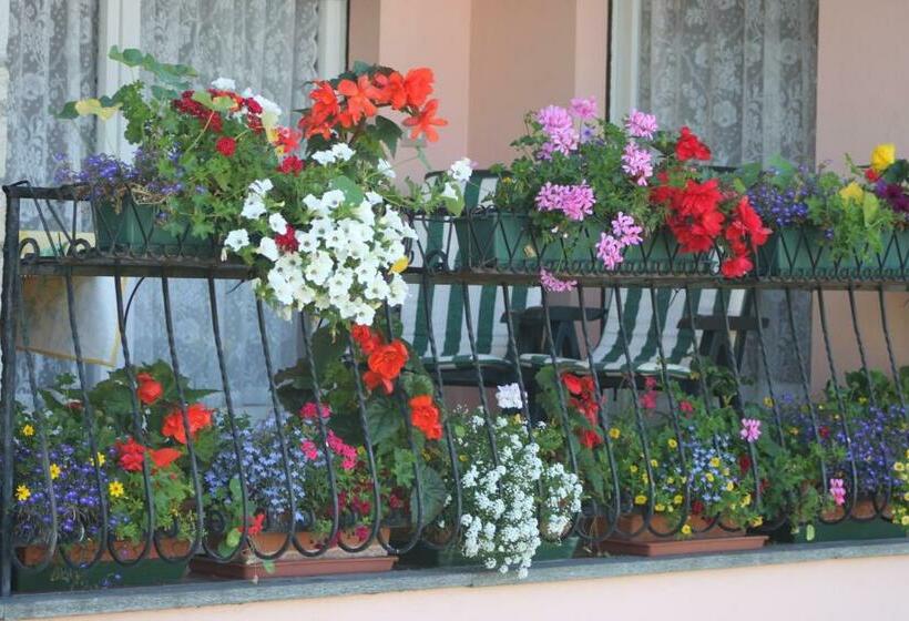 Habitación Familiar, Balcone Fiorito