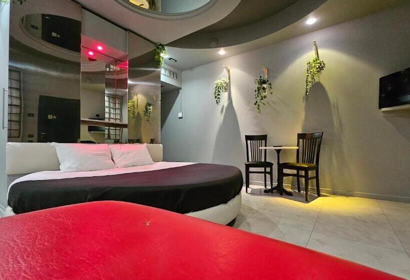 Номер Стандарт, Silk Motel