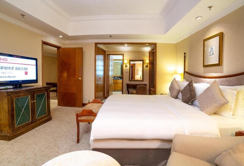 이그제큐티브 스위트 킹침대, Crowne Plaza Qingdao, An Ihg