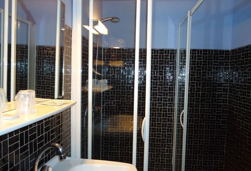 Семейный Номер, Hôtel Des Voyageurs