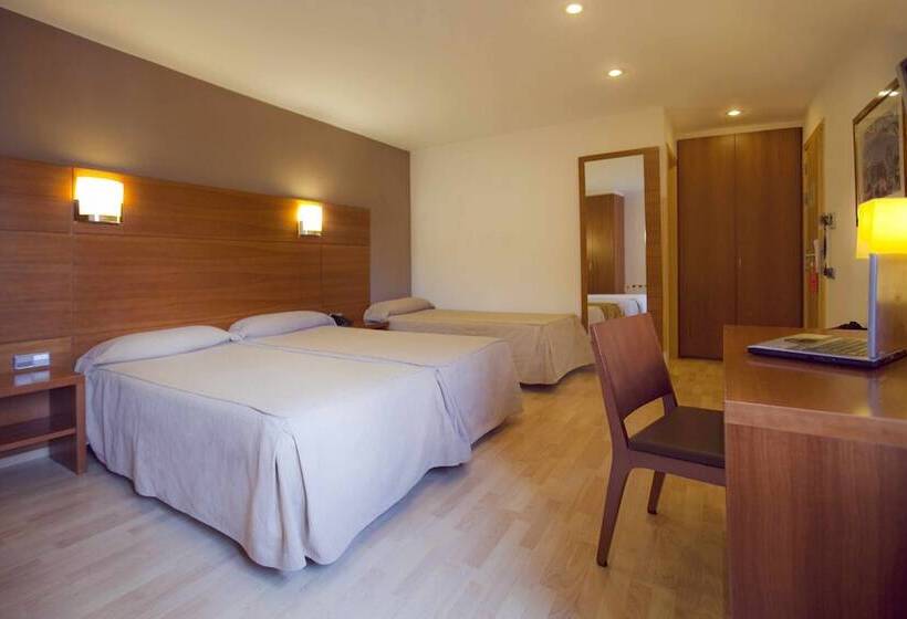 Habitación Triple Estándar, Via Augusta