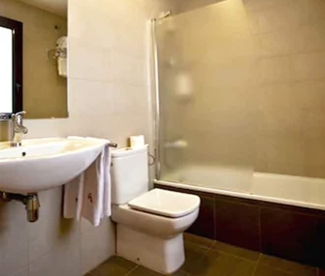 Habitación Triple Estándar, Via Augusta