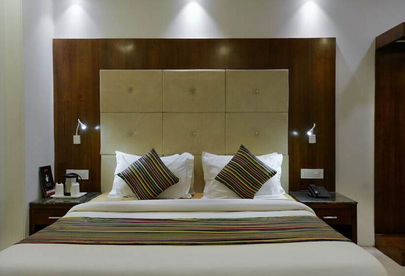Номер Deluxe, Capital O 2242 Hotel Yuvraj Deluxe