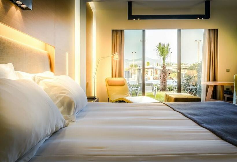 جناح جونيور مطل على الحديقة, Nikopolis