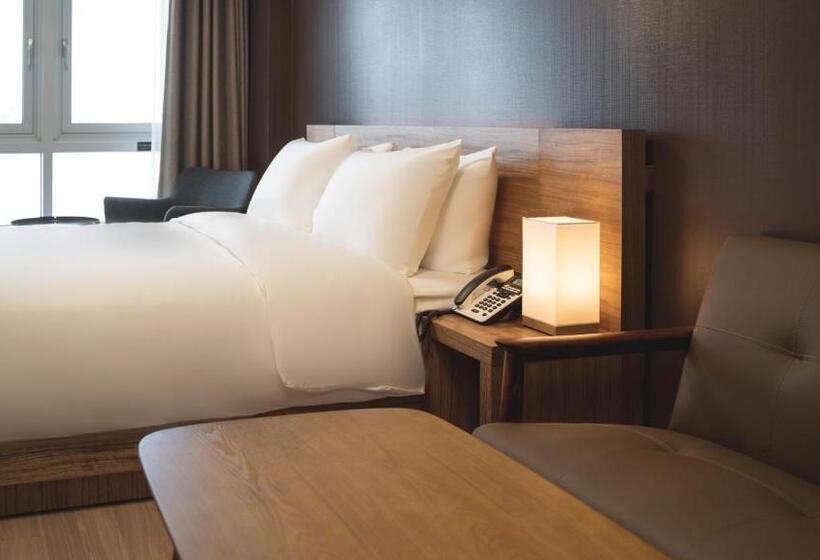 Superior room with lake view, Marinabay Sokcho
