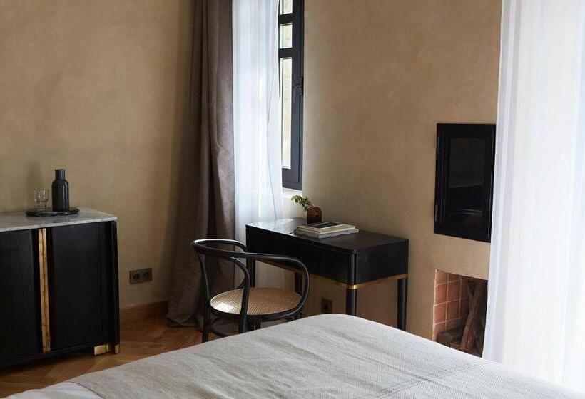 اتاق لوکس با بالکن, Boutique Hotel Mendi Argia