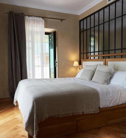 اتاق لوکس با بالکن, Boutique Hotel Mendi Argia