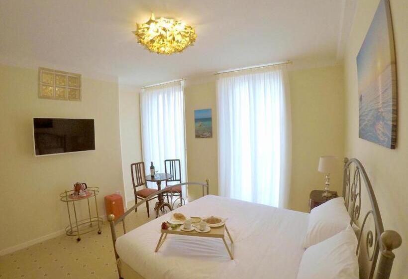 اتاق لوکس با بالکن, Palazzo Florio Boutique Residence