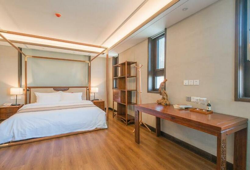 Suite, Guan Sam