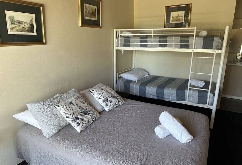 패밀리 룸, Temora Motel