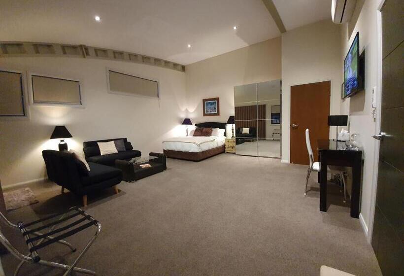 四人标准间, Hangar House Mudgee