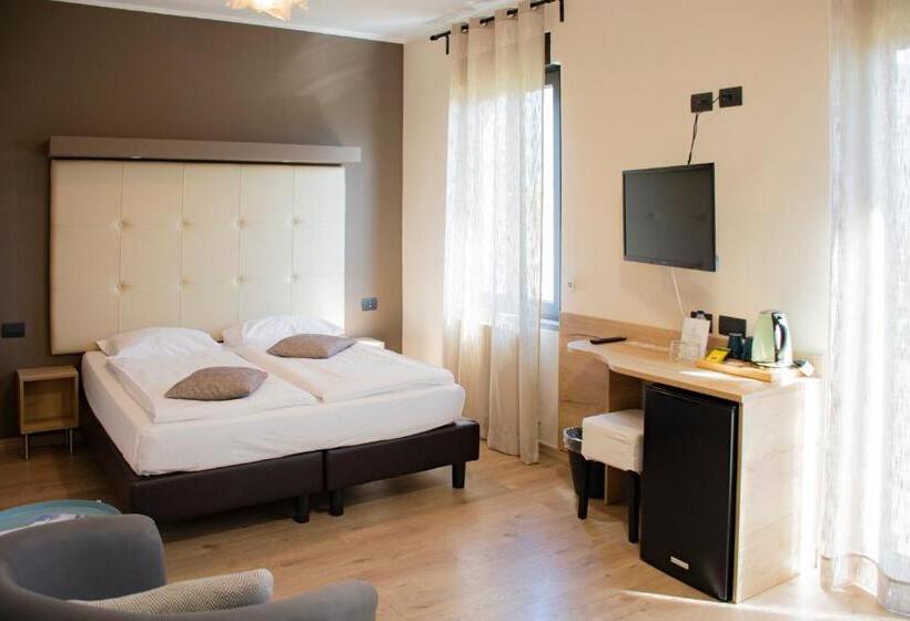اتاق استاندارد با چشم‌انداز دریاچه, Camping Europa