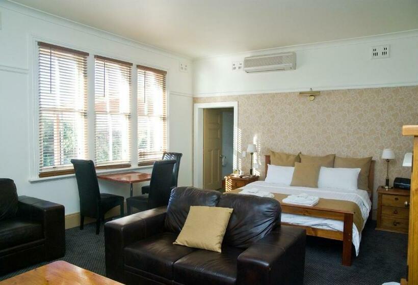 Семейный Номер, Hermitage Hill Country Retreat
