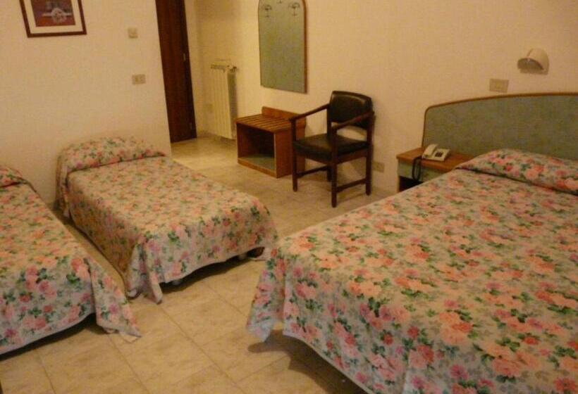 اتاق استاندارد چهار تخته, Vecchia Rimini