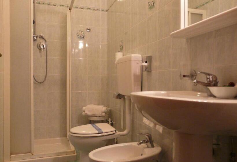 اتاق استاندارد چهار تخته, Vecchia Rimini
