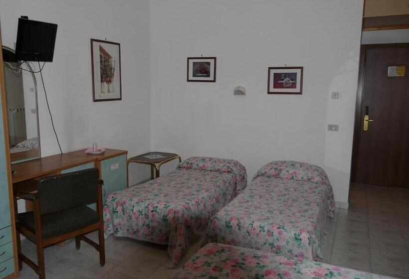 اتاق استاندارد چهار تخته, Vecchia Rimini