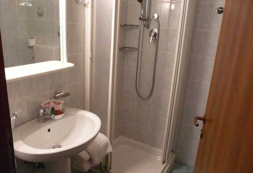 اتاق استاندارد چهار تخته, Vecchia Rimini
