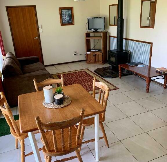 Апартаменты 1 Спальня Нижний Этаж, Montville Holiday Apartments