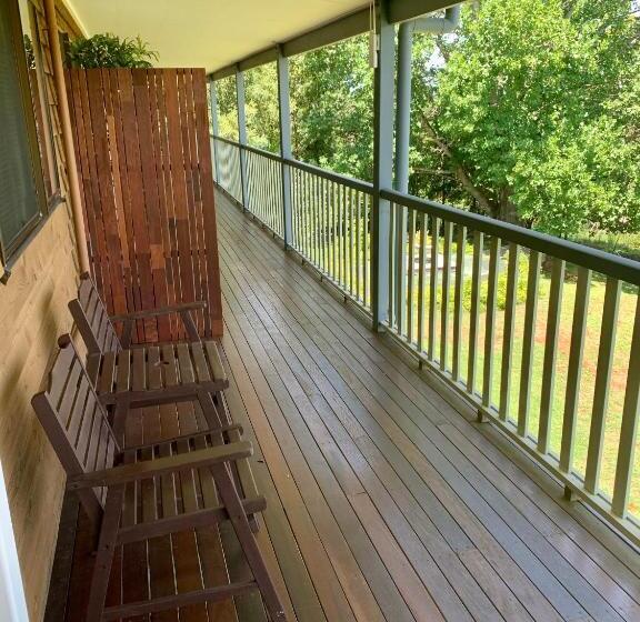 1 Bedroom Apartment Mountain View, Montville Holiday Apartments