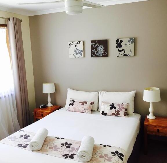 1 Bedroom Apartment Mountain View, Montville Holiday Apartments