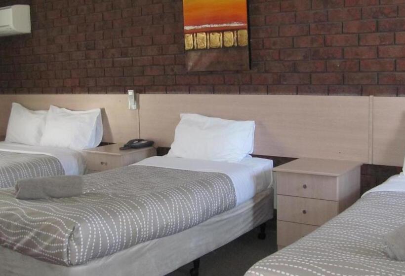 패밀리 룸, Bristol Hill Motor Inn