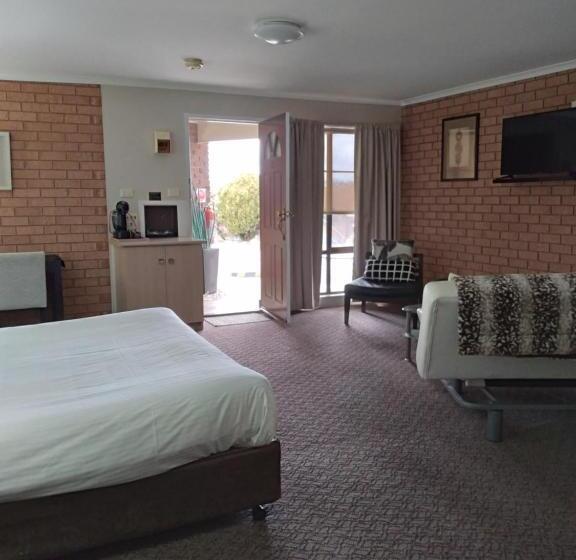 스위트 킹사이즈 침대, Bristol Hill Motor Inn