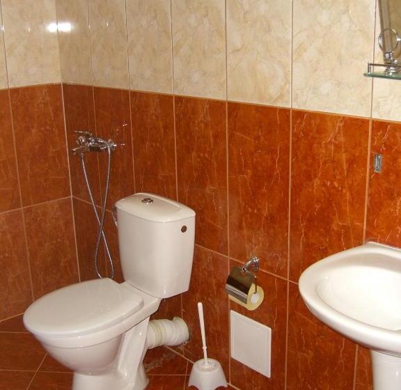 اتاق استاندارد چهارنفره با بالکن, Terra Guest House