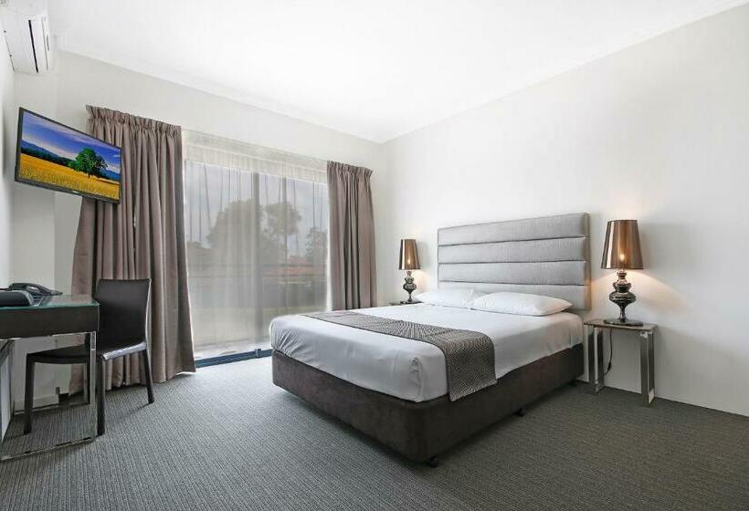 Люкс, Value Suites Penrith
