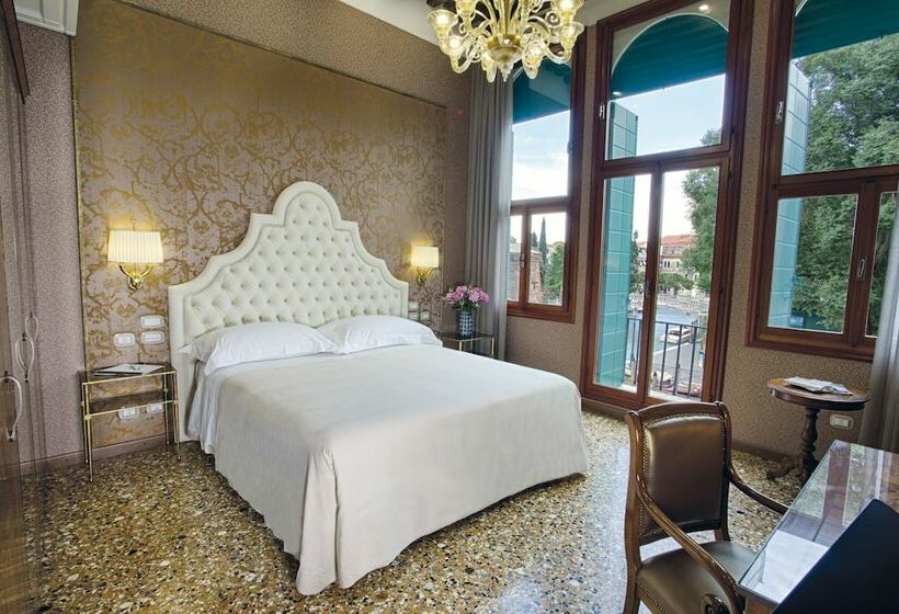 اتاق لوکس با چشم‌انداز, Santa Chiara