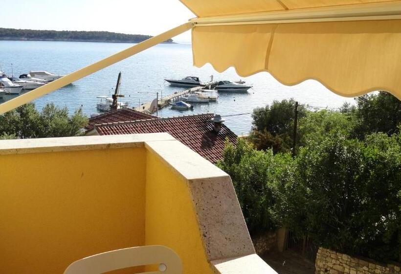 Студио Стандарт Вид на Море с Балконом, Captain's Club